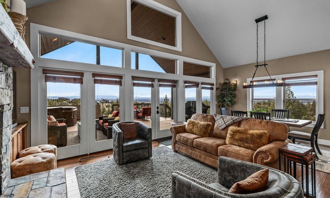Powell Butte House | Brasada Ranch | Hot Tub | Guest Casita | 5 Bed