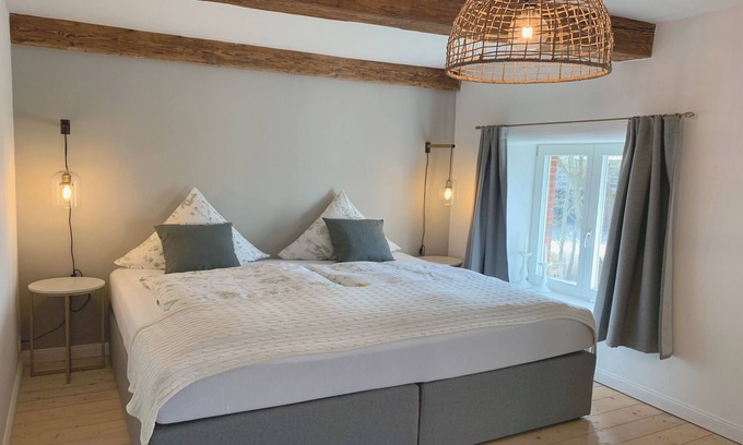 Suderdeich Apartment | Brass bed apartment - the nostalgic one