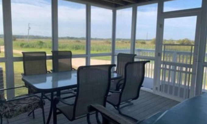 Upper Fairmount House | Breath-Taking Family Retreat On The Water!
