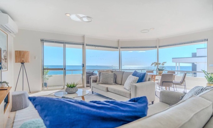 Cottesloe House | Breathtaking Beachside Sunsets!