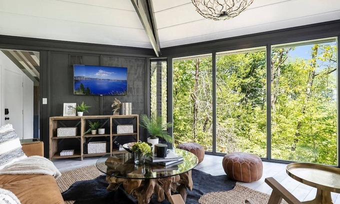 Beech Mountain Ski Chalet | Breathtaking Boutique Treehouse Nestled in the Clouds