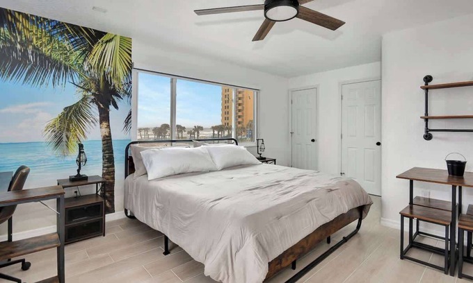 Daytona Beach Shores Hotel | Breathtaking King Suite Steps to Daytona Beach