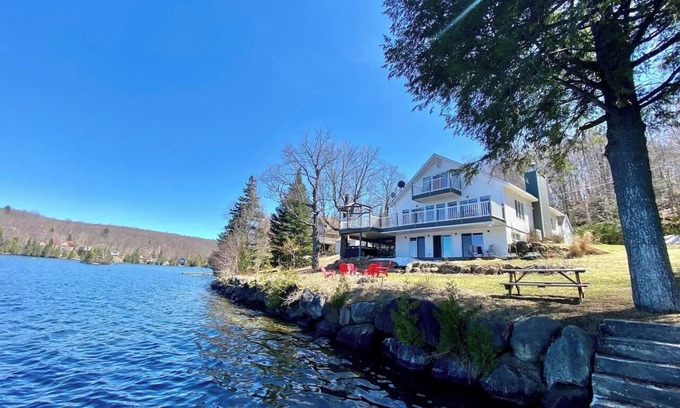Chertsey Cottage | Breathtaking Lake View With Spa Chalet 360