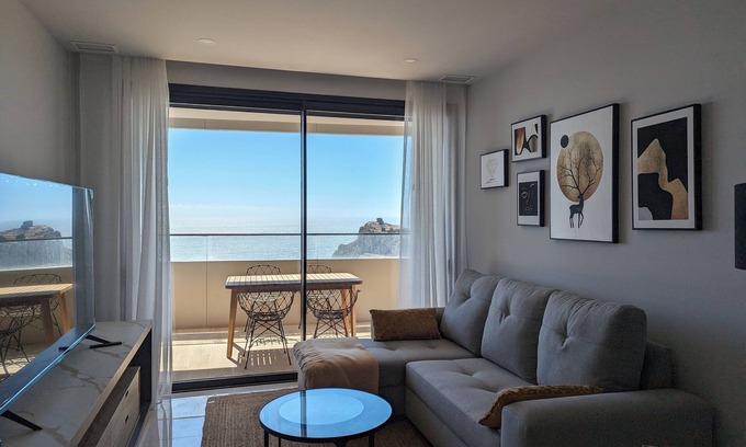 Cala Apartment | Breathtaking Ocean Views from the 27th floor