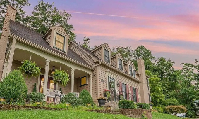 Maysville House | Breathtaking River Views! Big Beautiful Spacious Home