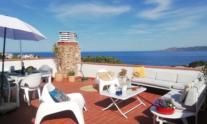 Llanca Apartment | Breathtaking sea view! 300 meters from the beach, 37 m2 terrace with sea view