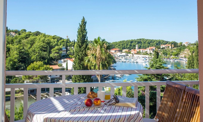 Cavtat Apartment | Breathtaking views apt close to sea