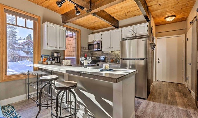 Peak 9 Condo | Breck Condo w/Hot Tub Access: Walk to Main St!