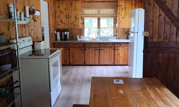 Tobermory Cottage | Breezy Bay Waterfront Cottage