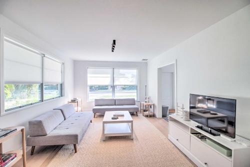Old Northwood House | Breezy Coastal Retreat with Yard, 3 Mi to Palm Beach
