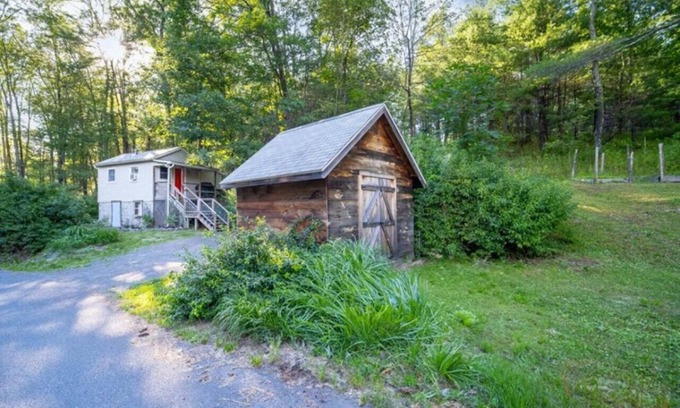 Town of Marbletown Cabin | Breezy Hill Eccentric Studio Cottage