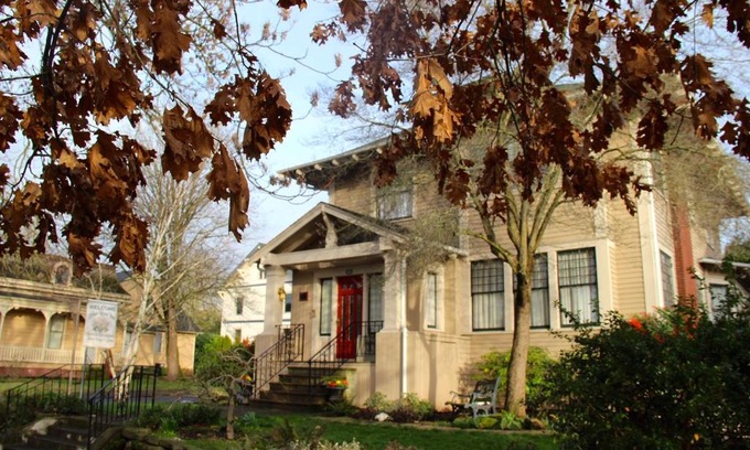 Downtown Vancouver Hotel | Briar Rose Inn Vancouver WA USA