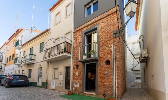 Nazare House | Brick Guest House