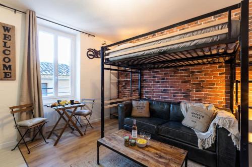 Salon-de-Provence Apartment | Bricks Industry Hyper Centre Fontaine Moussue