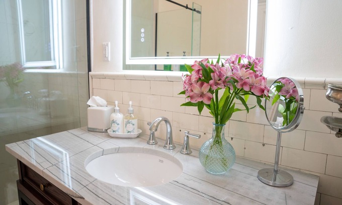 LaGrange Apartment | Bridal Suite - King room with bath and bistro