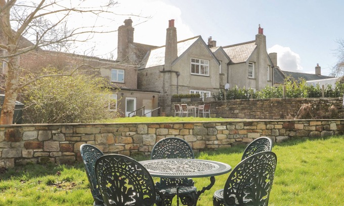 Thropton Cottage | BRIDGE END COTTAGE, pet friendly, with a garden in Rothbury