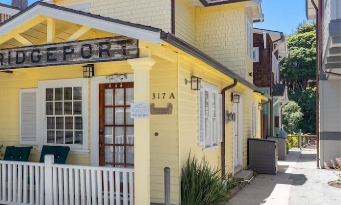 Capitola House | Bridgeport Bungalow on the River