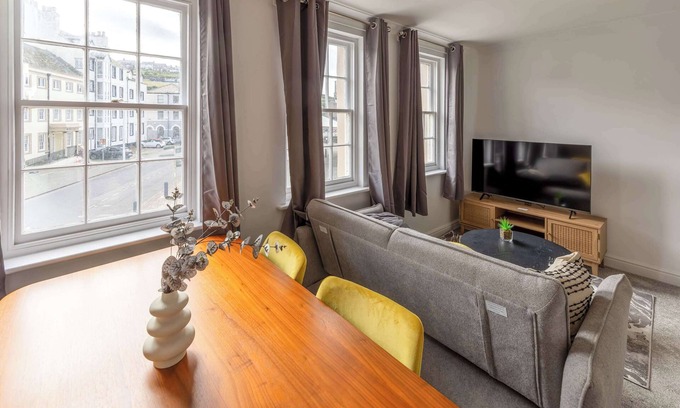 Southend-on-Sea Apartment | Bright 1 Bed Harbour-side Apartment with Sea Views