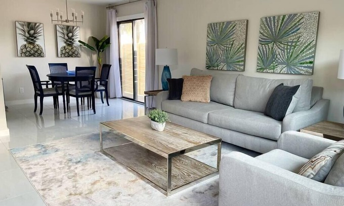 Jacksonville Beach House | Bright 2-bed blks from the ocean | tranquil patio