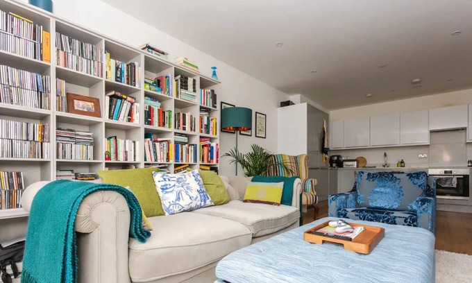 Bow West Apartment | Bright 2 Bedroom Apartment Near Victoria Park