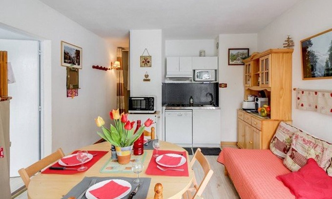 Bareges Apartment | Bright 2-room apt, sleeps 6, parking, near shops and skiing