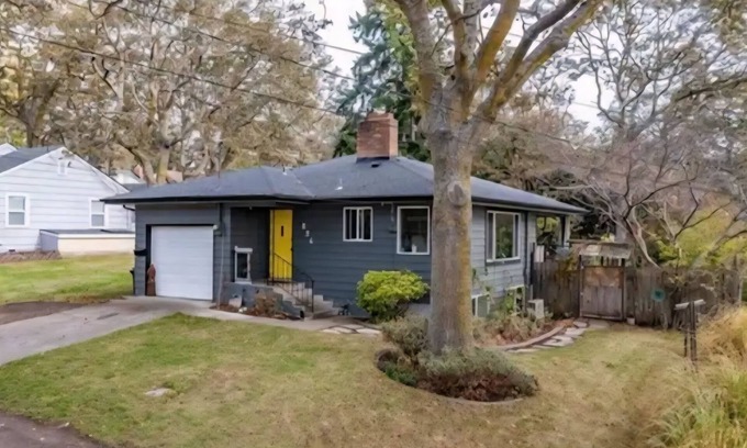 Oak Harbor House | Bright 2bd/1ba main level of home, partial water view, close to old town.