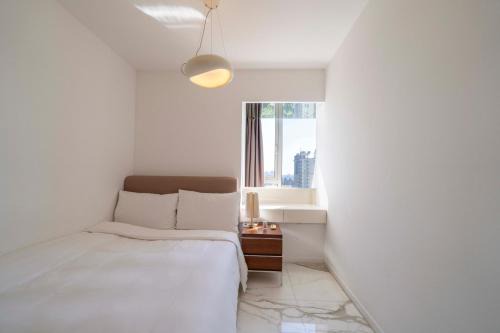 Xujiahui Apartment | Bright 2BR 1 Living Room Suite Steps from Xujiahui Metro