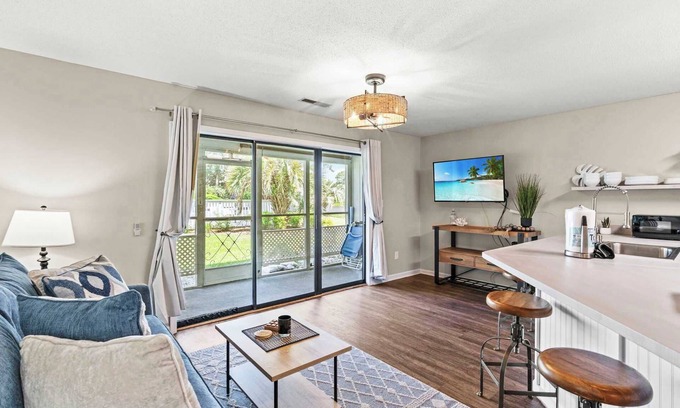 Little River Condo | Bright 2BR Condo | Poolside Patio | Near Beach