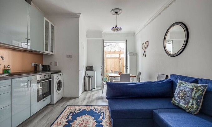 West Hill Apartment | Bright 2BR + Patio 25mins from Central Museums