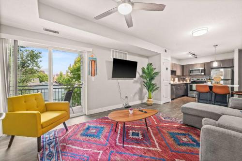 Fairpark Apartment | Bright 2BR SLC Apt Hot Tub Parking