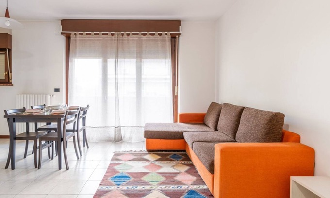 Borgo Roma Apartment | Bright 60 sqm apartment, ideal for 4 people, located on the second floor of a building with a lift (not suitable for disabled people).The accommodation is located 3 minutes on foot from the Santa Teresa park, just 3.2km from the Verona Arena and 850 mete
