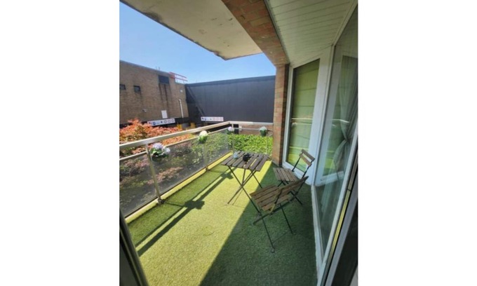 Ganshoren Apartment | Bright apartment with private terrace right next to the Basilix