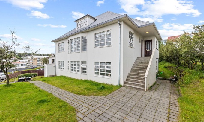 Hafnarfjordur Apartment | Bright & Airy 3BR Apartment