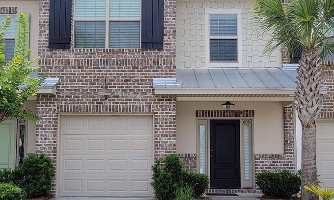 Epworth Acres House | Bright and Beachy Townhome, Sleeps 6