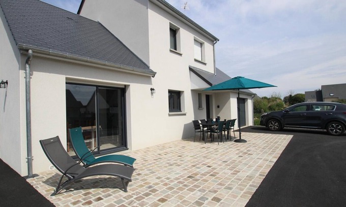 Montmartin-sur-Mer Cottage | Bright and modern house with garden near the beach