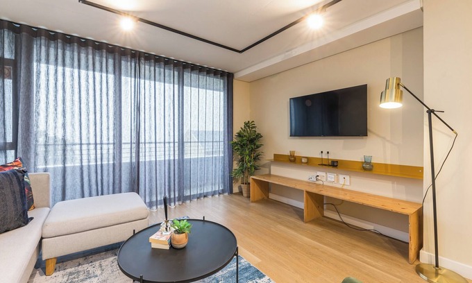 Schotsche Kloof Apartment | Bright and Modern Bo Kaap Escape