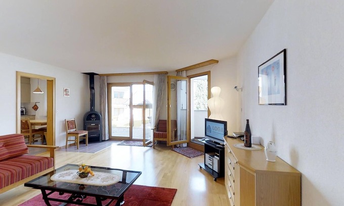 Champfer Apartment | Bright and quiet 2½-room apartment on the ground floor, 70m2, facing east.