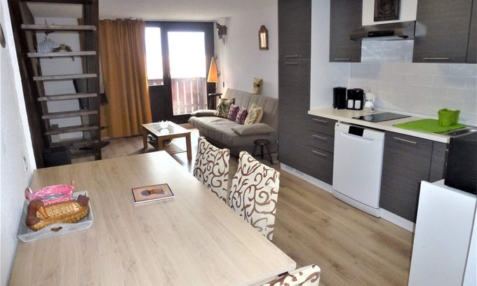 Isola Apartment | Bright and quiet duplex, 6 ppl, WiFi, balconies, near slopes