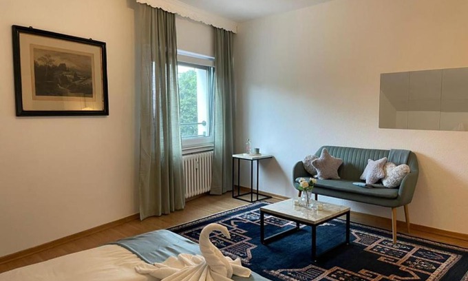 Altstadt-Sued Apartment | Bright and Stylish Apartment Steps Away from the Rhine