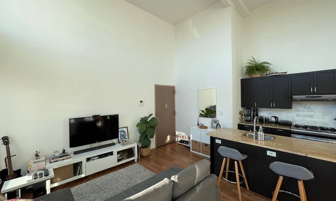 Williamsburg Apartment | Bright and Sunny Loft in Williamsburg