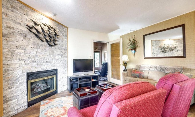 Angel Fire Apartment | Bright Angel Fire Resort Condo Walk to Ski Lift