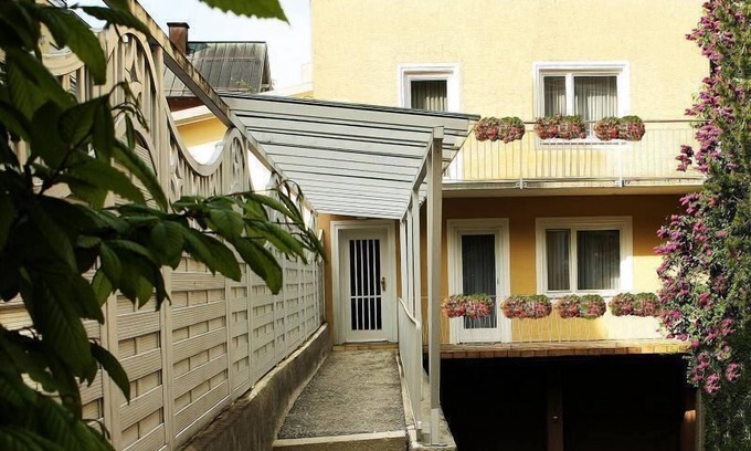 Bad Reichenhall Apartment | Bright apartment- 4 persons, 40sqm, 1 bedroom, large windows