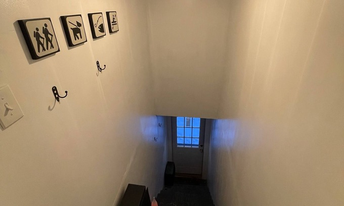 Franklin Apartment | Bright apartment close to downtown.
