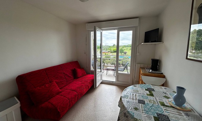 La Roche-Posay Apartment | Bright apartment with Wi-Fi 150m from Spa