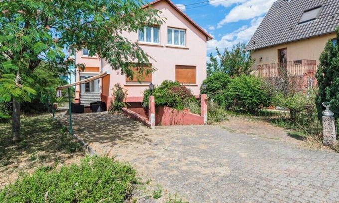 Lingolsheim Apartment | Bright apartment in Lingolsheim for 6 people