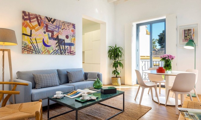 Santa Cruz Apartment | Bright Apartment in Sta Cruz Quarter Sta Teresa V