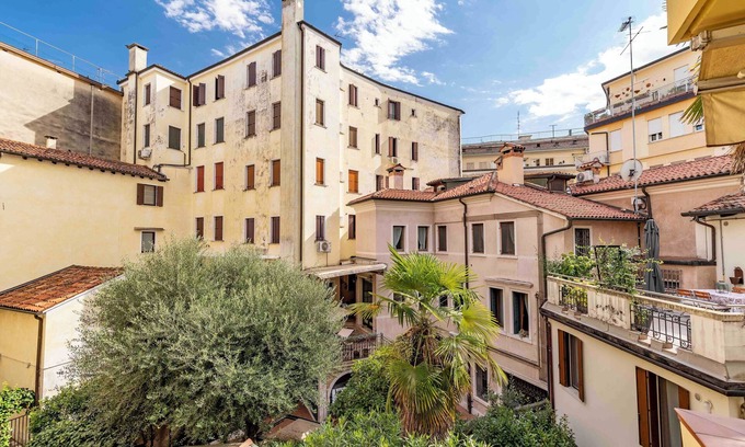 Treviso Apartment | Bright apartment in the historic center of Treviso ideal for 2/3 people.