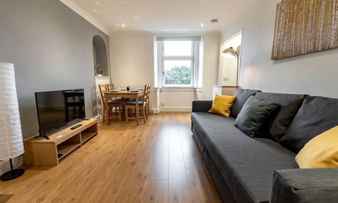 Glenisla Apartment | ☆Bright Apartment, Near University + City Centre☆