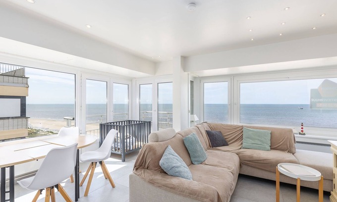 Westende Apartment | Bright apartment with frontal sea view