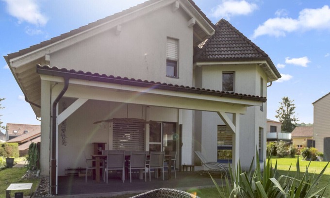 Domdidier House | Bright architect-designed villa with private garden